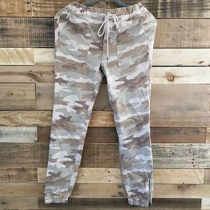 Size 6 American Eagle jogger